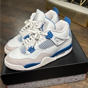 Jordan 4 Retro ‘Military Blue’